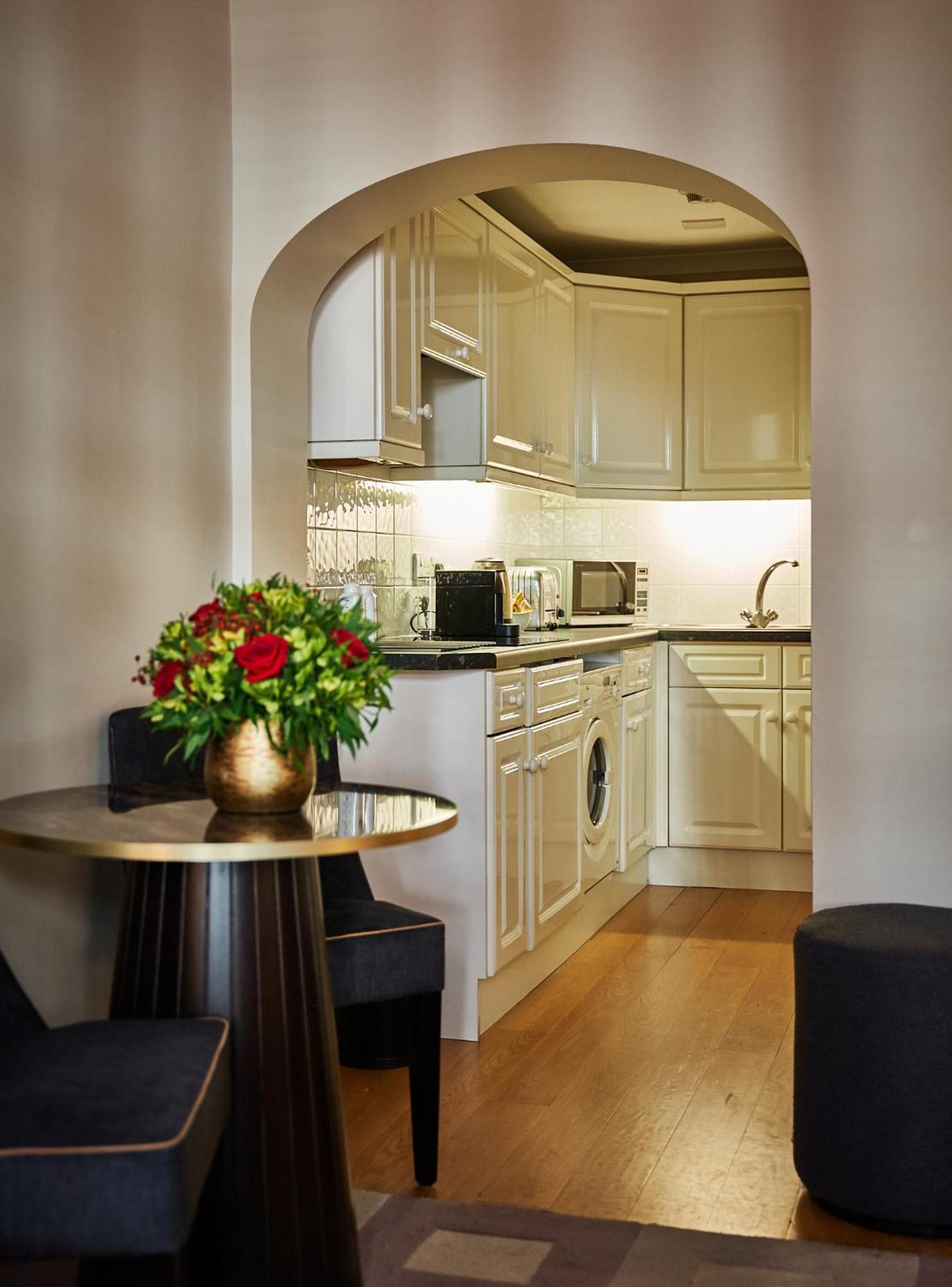 The Capital Hotel, & Townhouse Hotel Londra